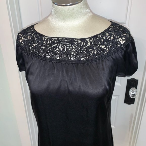 Peter Nygard Tops - Peter Nygard Silk Top sz10. B14